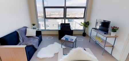 Two Bedroom Large - Photo 2