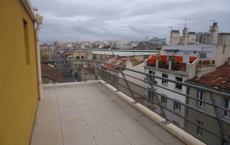 Location Studio Terrasse Marseille 3ème - Photo 2