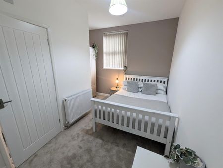 1 Beds - House share - - Photo 2