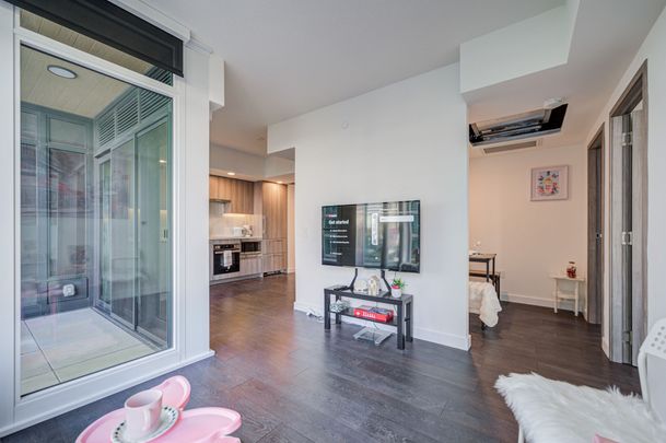 For Lease - 1 Concord Cityplace Way Unit# 303, Toronto, Ontario - Photo 1