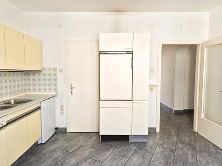 Großzügige, ruhig gelegene 3-Zimmer-Wohnung mit Loggia in Linz, Scharitzerstraße, Küche möbliert, WG-geeignet! - Foto 3