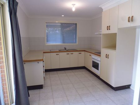 Lovely Brick & Tile Home - Photo 4