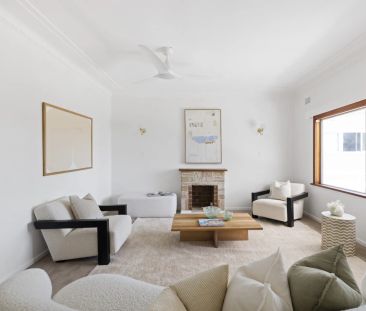 Sunlit Family Sanctuary with Elevated Outlooks - Photo 4