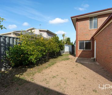 22 French Crescent, Caroline Springs - Photo 3