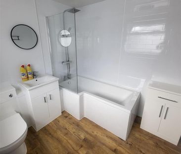 3 bedroom end of terrace house to rent - Photo 5