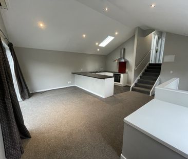 Sunny 3-Bedroom Townhouse in Sought-After Wadestown - Photo 1