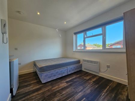 Studio Flat, Matthews Road, UB6 - Photo 4