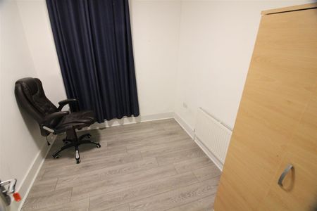 Cowley Road, Uxbridge - Photo 2