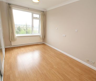 2 bedroom Flat to let - Photo 3
