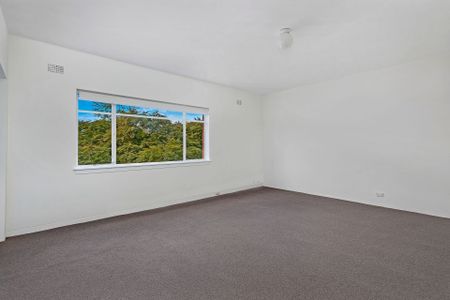 Freshly Renovated One Bedroom Apartment - Photo 2