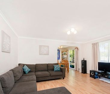 Beautifully presented four bedroom house. - Photo 3