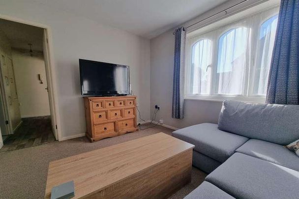 Horton Heath, SO50 - Photo 1