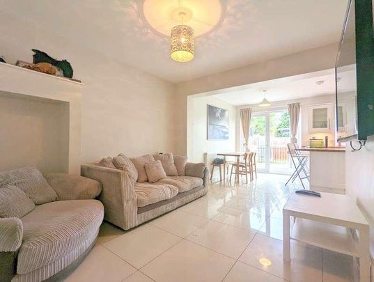 Gould Road, Bedfont, TW14 - Photo 1