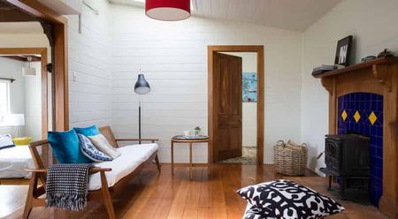 Cute sunny two storey cottage - Photo 4