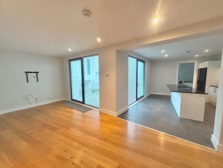 4 bedroom detached house to rent - Photo 2