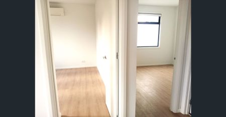 LUXURY 2 BEDROOM 2 STORY TOWNHOUSE - Photo 3