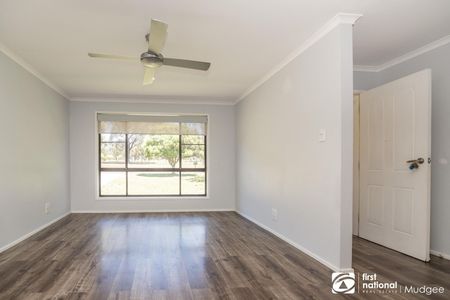 THREE BEDROOM FAMILY HOME - Photo 3