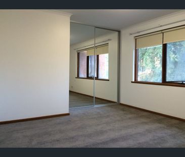 Large 2 Bedroom Townhouse - Photo 2