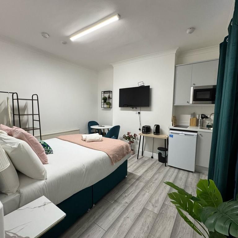 Studio to rent - Photo 1