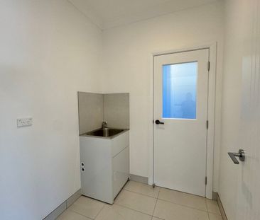 Brand New 5-Bedroom Family Home – Bright, Spacious & Modern Living! - Photo 3