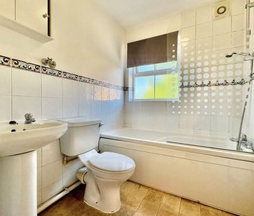 Village Close - Photo 6