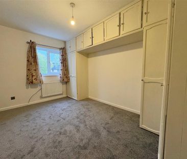 2 bedroom end of terrace house to rent - Photo 2