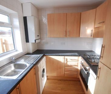 2 bedroom terraced house to rent - Photo 4