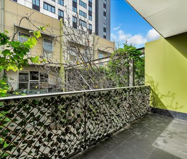 Stylish & Spacious Townhouse in Prime Mawson Lakes Location - Photo 6