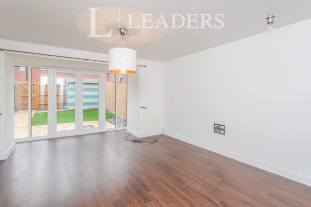 4 bedroom house to rent Bobbins Way, Buckingham, Buckinghamshire, MK18 - Photo 1