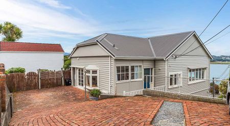 Sunny, sea views, close to city, shops & beach - Photo 2