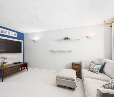 2 bedroom end of terrace house to rent - Photo 2