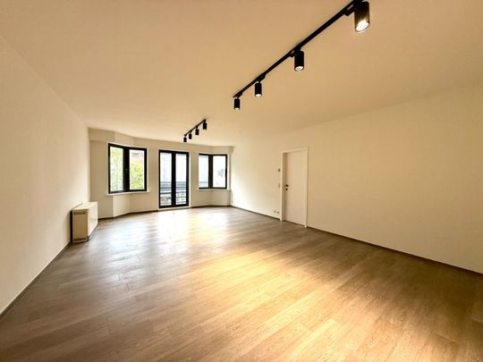 Instapklaar en ruim appartement met 2 slaapkamers en groot terras in hartje Deinze - Foto 1