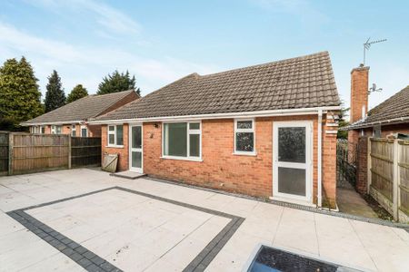 3 bedroom bungalow to rent - Photo 2