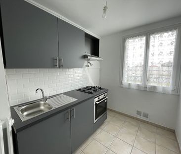 Location Appartement 3 pièces 58m² FONTENAY LE COMTE 85200 - Photo 6