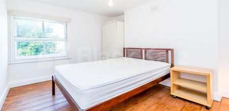 Split level spacious two double bedroom flat in a period house in Kentish Town. - Photo 5