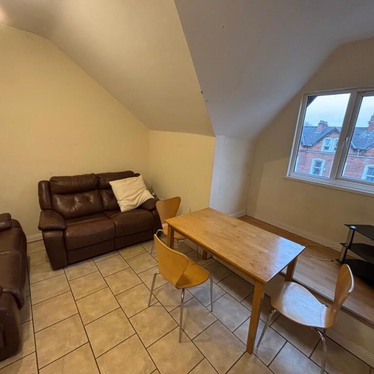 Great Location, 68c University Avenue, Queens Quarter, Belfast, BT7 1GY - Photo 1