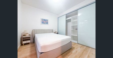 Furnished Modern One-Bedroom Apartment with Resort-Style Facilities in Wentworth Point - Photo 2