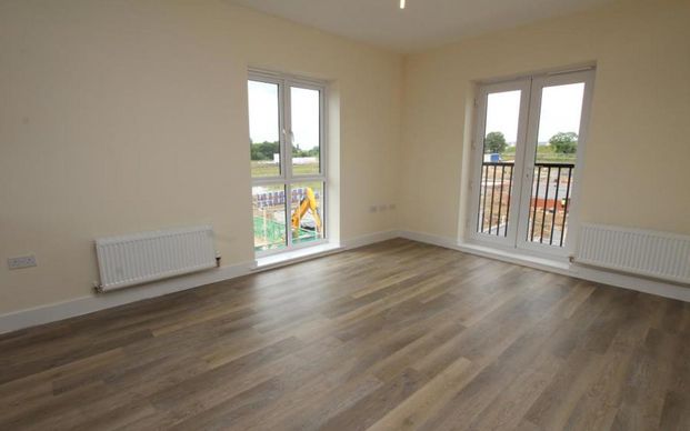 A modern two bedroom, two bathroom second floor flat. Offered on an unfurnished basis in January. An allocated parking space and secure bike shed is included. Close to M5/M4 and Cribbs Causeway. - Photo 1