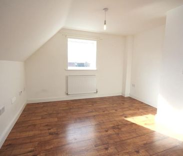 2 Bedroom Flat / Apartment to let - Photo 2