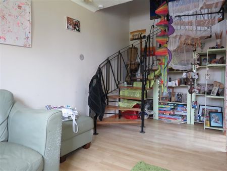 Lime Tree Avenue - Photo 2