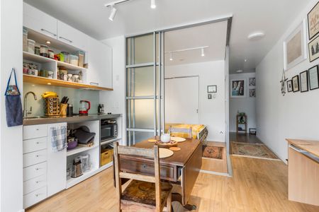 Superb Apartment with Carpark - Photo 2