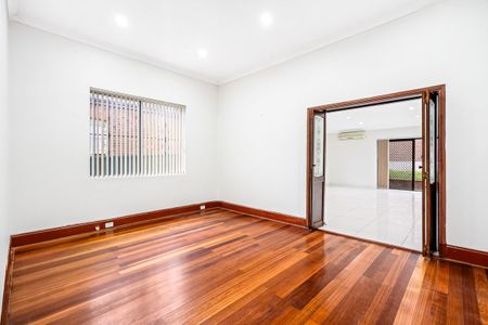 Bright & Spacious, Classic Family Comfort in Belmore - Photo 2