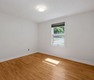For Lease - 10 Delong Drive, Beacon Hill North - South and Area, On... - Photo 6