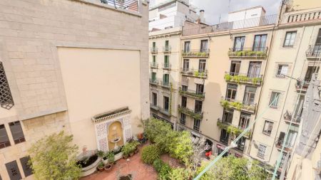 Room in a shared 8-bedroom apartment for rent in El Raval - Foto 3
