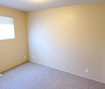 3 Bedroom Townhouse in Glendale! - Photo 5