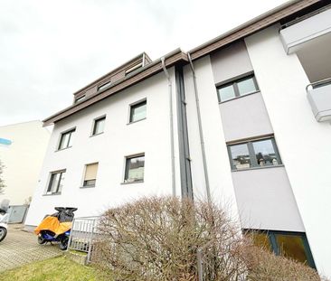 Trier-Heiligkreuz: Moderne, helle 2-Zimmer-Wohnung mit Balkon, Einb... - Photo 1