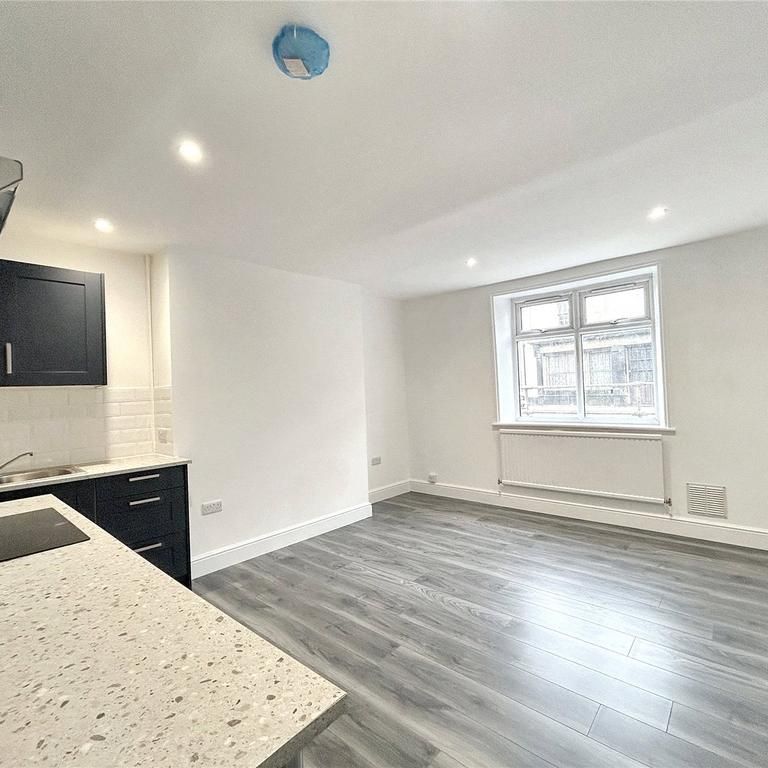 2 bedroom end of terrace house to rent - Photo 1