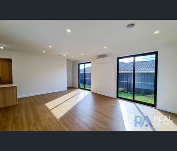 5/21 McGuigan Drive, Cranbourne West, Vic 3977 - Photo 1
