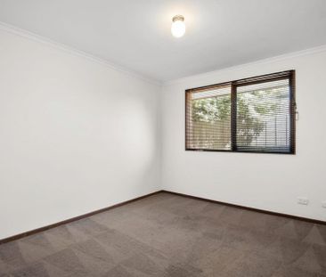 Convenient Location in Cranbourne North - Photo 4