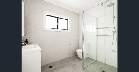 Near New Brick home in a central and family friendly neighbourhood - Photo 5